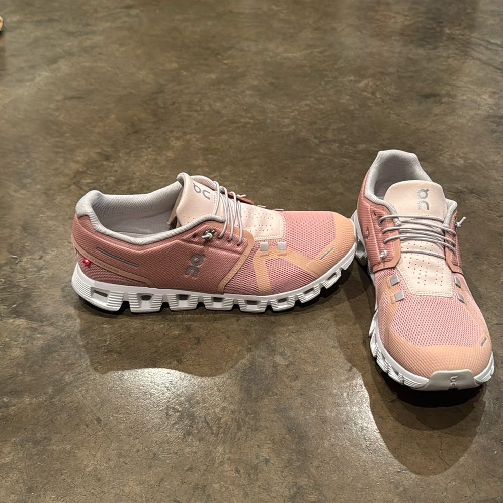 On running tennis shoes